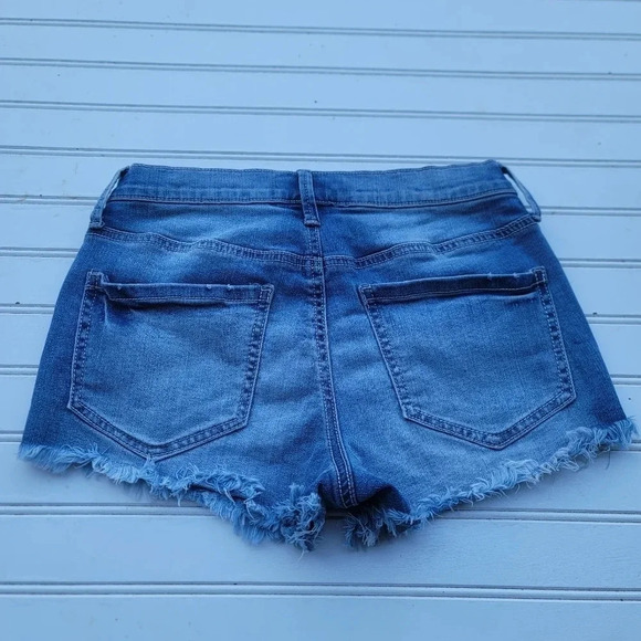 Mudd Shorts FLX Stretch Size 5 High Rise Shortie Denim Rose Embroidered Raw Edge - Picture 3 of 7